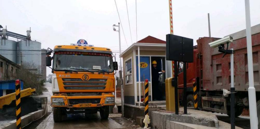 衡安自動稱重系統(tǒng)過磅現(xiàn)場 衡安自動稱重系統(tǒng)過磅現(xiàn)場